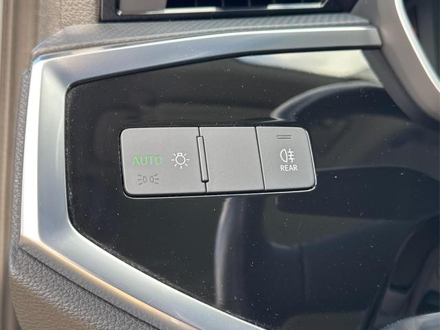 Audi / Q3 / Grau / / / 1.5 TSI-DSG AHK+18ALU+PDC+GRA+SHZ