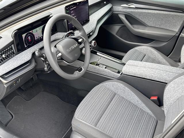 Skoda / Superb Combi / / / / DSG+NAVI+AHK+EL.HECKKL.+KESSY+SHZ, Beispielbilder, ggf. teilweise mit Sonderausstattung