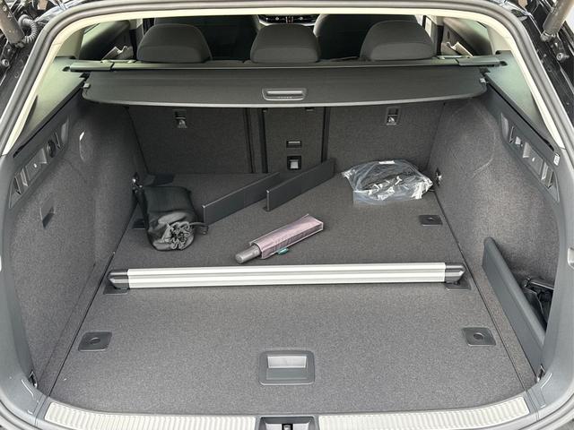 Skoda / Superb Combi / / / / DSG+NAVI+AHK+EL.HECKKL.+KESSY+SHZ, Beispielbilder, ggf. teilweise mit Sonderausstattung