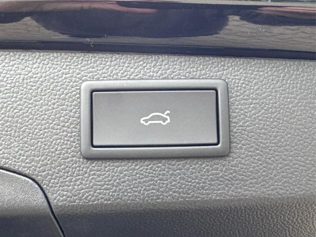 Skoda / Superb Combi / / / / DSG+NAVI+AHK+EL.HECKKL.+KESSY+SHZ, Beispielbilder, ggf. teilweise mit Sonderausstattung
