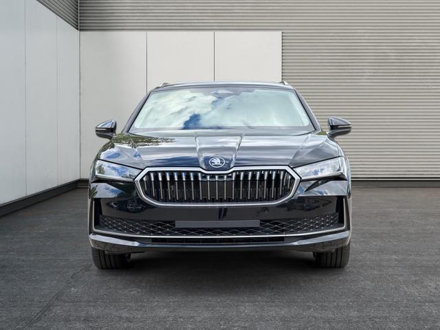 Skoda / Superb Combi / / / / DSG+NAVI+AHK+EL.HECKKL.+KESSY+SHZ, Beispielbilder, ggf. teilweise mit Sonderausstattung