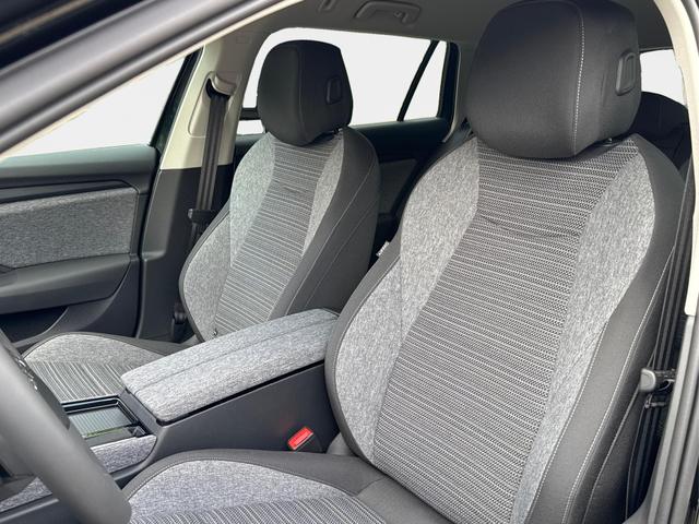 Skoda / Superb Combi / / / / DSG+NAVI+AHK+EL.HECKKL.+KESSY+SHZ, Beispielbilder, ggf. teilweise mit Sonderausstattung