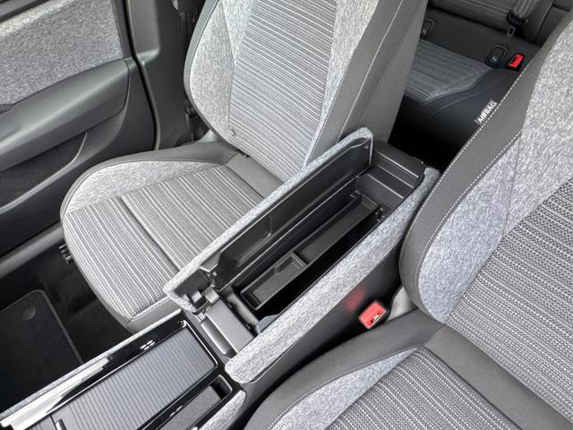 Skoda / Superb Combi / / / / DSG+NAVI+AHK+EL.HECKKL.+KESSY+SHZ, Beispielbilder, ggf. teilweise mit Sonderausstattung