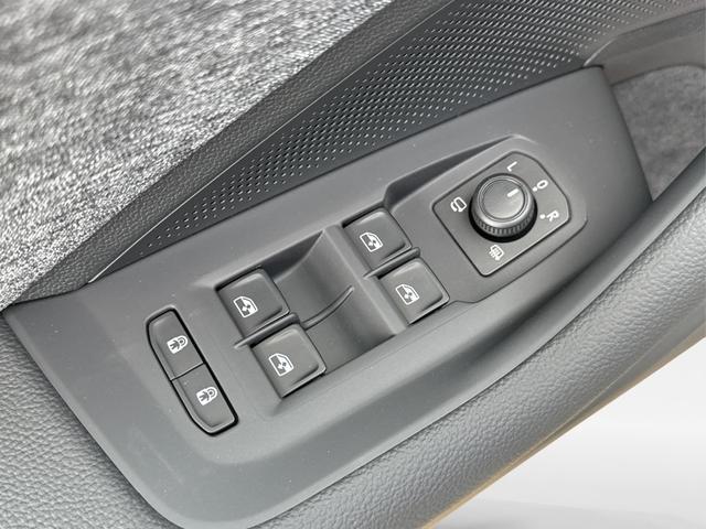 Skoda / Superb Combi / / / / DSG+NAVI+AHK+EL.HECKKL.+KESSY+SHZ, Beispielbilder, ggf. teilweise mit Sonderausstattung