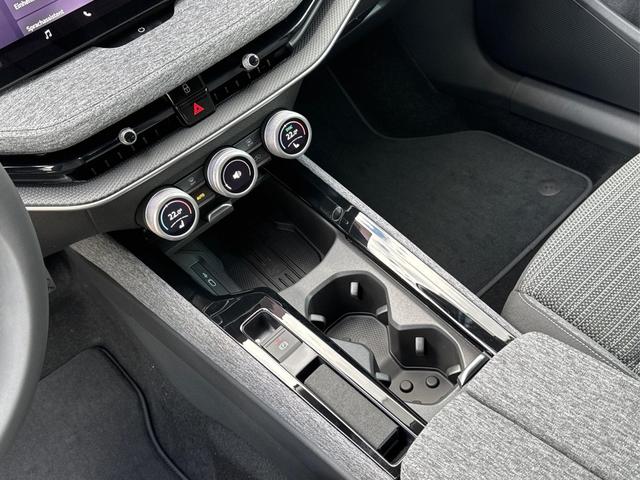 Skoda / Superb Combi / / / / DSG+NAVI+AHK+EL.HECKKL.+KESSY+SHZ, Beispielbilder, ggf. teilweise mit Sonderausstattung
