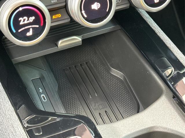 Skoda / Superb Combi / / / / DSG+NAVI+AHK+EL.HECKKL.+KESSY+SHZ, Beispielbilder, ggf. teilweise mit Sonderausstattung