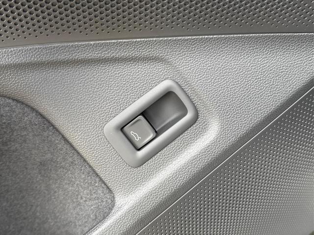 Skoda / Superb Combi / / / / DSG+NAVI+AHK+EL.HECKKL.+KESSY+SHZ, Beispielbilder, ggf. teilweise mit Sonderausstattung