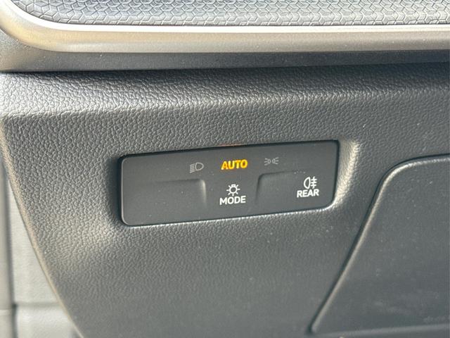 Skoda / Superb Combi / / / / DSG+NAVI+AHK+EL.HECKKL.+KESSY+SHZ, Beispielbilder, ggf. teilweise mit Sonderausstattung