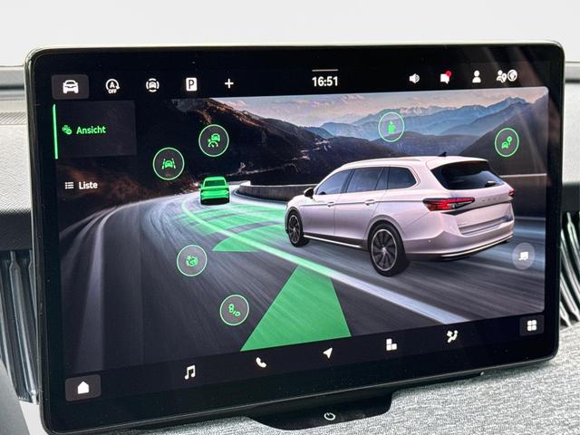Skoda / Superb Combi / / / / DSG+NAVI+AHK+EL.HECKKL.+KESSY+SHZ, Beispielbilder, ggf. teilweise mit Sonderausstattung