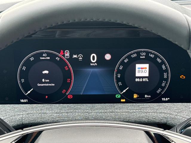 Skoda / Superb Combi / / / / DSG+NAVI+AHK+EL.HECKKL.+KESSY+SHZ, Beispielbilder, ggf. teilweise mit Sonderausstattung