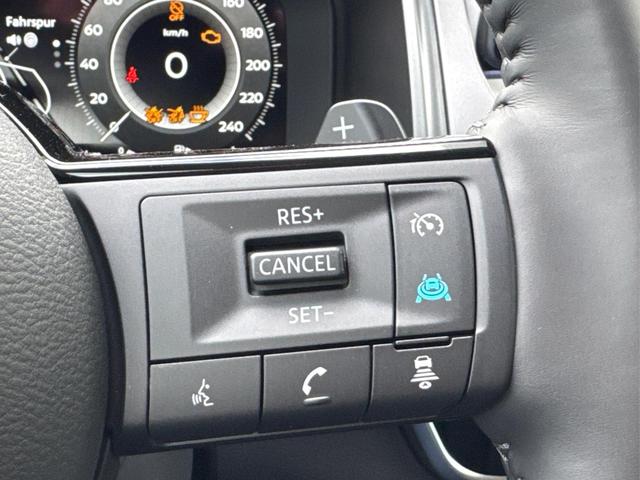 Nissan / Qashqai / Schwarz / / / EL.HECKKL+HEAD-UP+KAMERA+ACC+PDC+SHZ+LED 