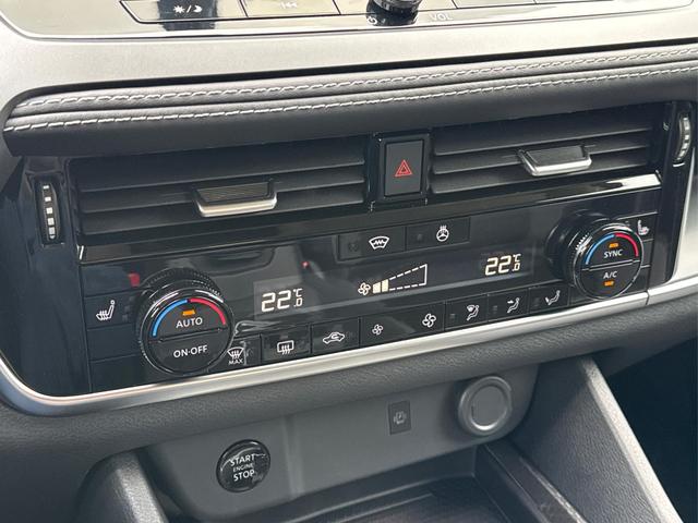 Nissan / Qashqai / Schwarz / / / EL.HECKKL+HEAD-UP+KAMERA+ACC+PDC+SHZ+LED 