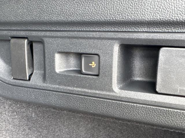 Skoda / Superb Combi / / / / DSG+NAVI+AHK+EL.HECKKL.+KESSY+SHZ, Beispielbilder, ggf. teilweise mit Sonderausstattung