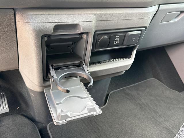 Volkswagen / T7 Caravelle / / / / LR 9-Sitzer+AHK+LED+KAM+PDC+SHZ+ALU+GJR, Beispielbilder, ggf. teilweise mit Sonderausstattung
