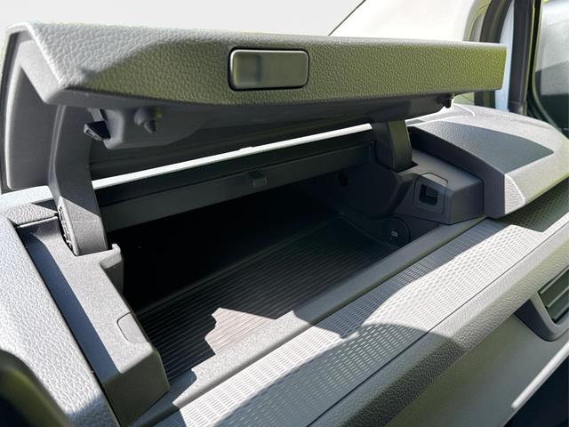 Volkswagen / T7 Caravelle / / / / LR 9-Sitzer+AHK+LED+KAM+PDC+SHZ+ALU+GJR, Beispielbilder, ggf. teilweise mit Sonderausstattung