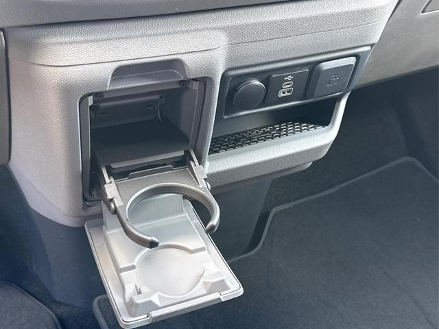 Volkswagen / T7 Caravelle / / / / LR 9-Sitzer+AHK+LED+KAM+PDC+SHZ+ALU+GJR, Beispielbilder, ggf. teilweise mit Sonderausstattung