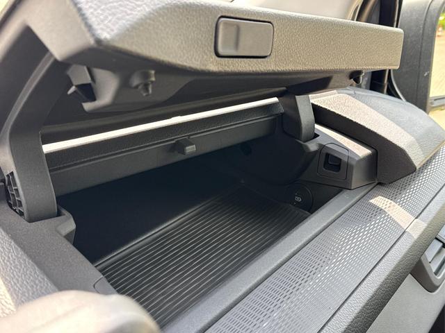 Volkswagen / T7 Caravelle / / / / LR 9-Sitzer+AHK+LED+KAM+PDC+SHZ+ALU+GJR, Beispielbilder, ggf. teilweise mit Sonderausstattung