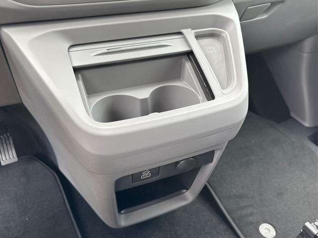 Volkswagen / T7 Caravelle / / / / LR 8-Sitzer+AHK+LED+KAM+PDC+SHZ+ALU+GJR, Beispielbilder, ggf. teilweise mit Sonderausstattung