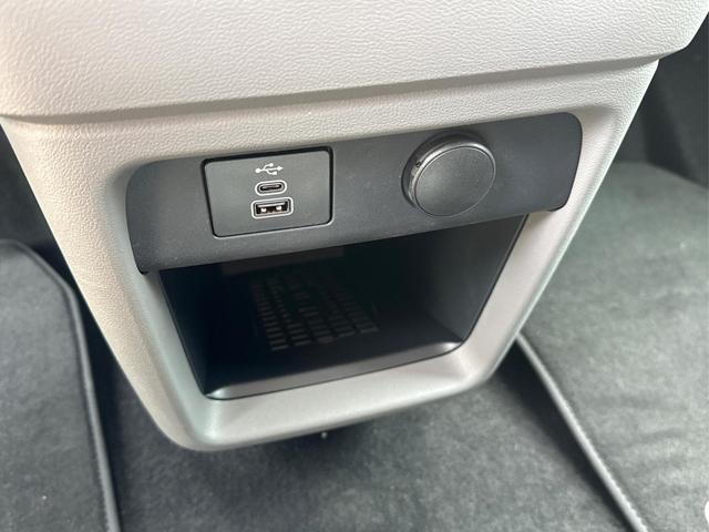 Volkswagen / T7 Caravelle / / / / LR 8-Sitzer+AHK+LED+KAM+PDC+SHZ+ALU+GJR, Beispielbilder, ggf. teilweise mit Sonderausstattung