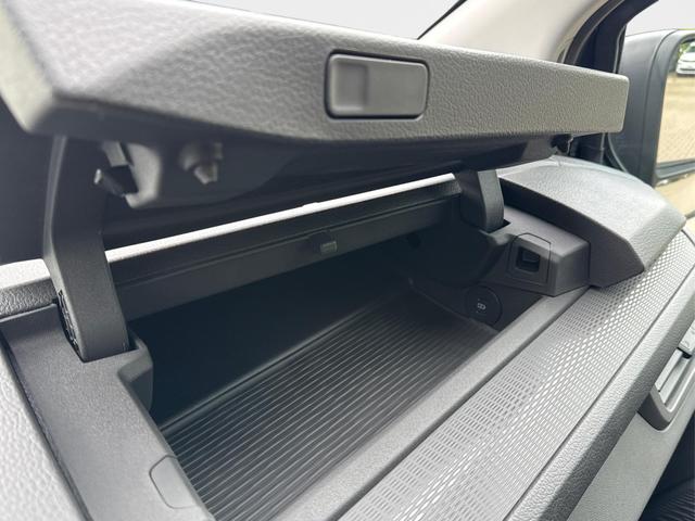 Volkswagen / T7 Caravelle / / / / LR 8-Sitzer+AHK+LED+KAM+PDC+SHZ+ALU+GJR, Beispielbilder, ggf. teilweise mit Sonderausstattung