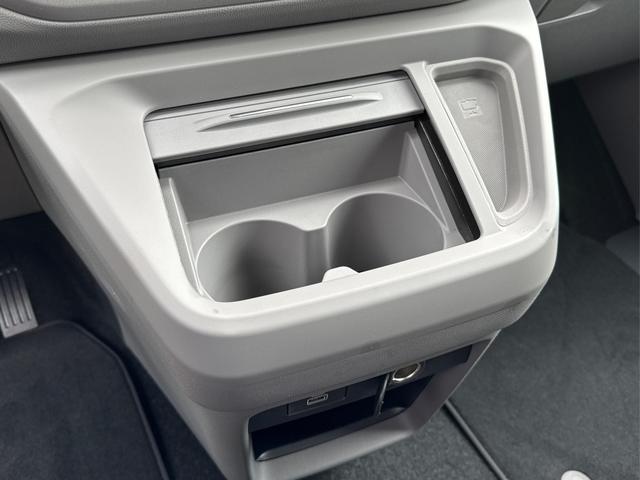 Volkswagen / T7 Caravelle / / / / KR 8-Sitzer+AHK+LED+KAM+PDC+SHZ+ALU+GJR, Beispielbilder, ggf. teilweise mit Sonderausstattung