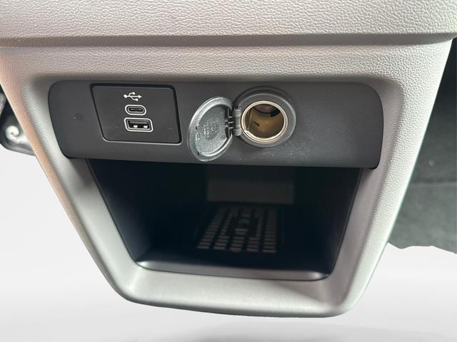 Volkswagen / T7 Caravelle / / / / KR 8-Sitzer+AHK+LED+KAM+PDC+SHZ+ALU+GJR, Beispielbilder, ggf. teilweise mit Sonderausstattung