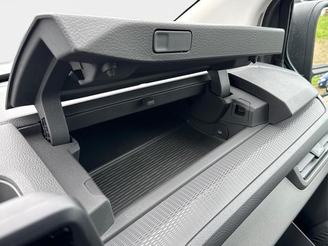 Volkswagen / T7 Caravelle / / / / KR 8-Sitzer+AHK+LED+KAM+PDC+SHZ+ALU+GJR, Beispielbilder, ggf. teilweise mit Sonderausstattung