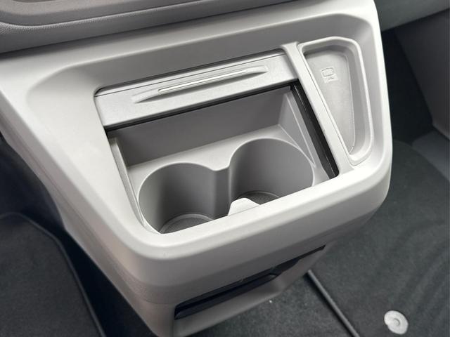 Volkswagen / T7 Caravelle / / / / KR 8-Sitzer+AHK+LED+KAM+PDC+SHZ+ALU+GJR, Beispielbilder, ggf. teilweise mit Sonderausstattung
