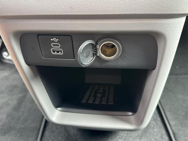 Volkswagen / T7 Caravelle / / / / KR 8-Sitzer+AHK+LED+KAM+PDC+SHZ+ALU+GJR, Beispielbilder