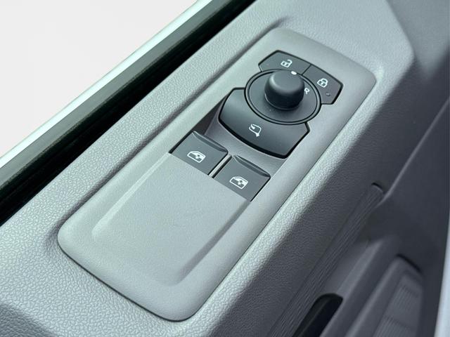 Volkswagen / T7 Caravelle / / / / KR 9-Sitzer+AHK+LED+KAM+PDC+SHZ+ALU+GJR, Beispielbilder, ggf. teilweise mit Sonderausstattung