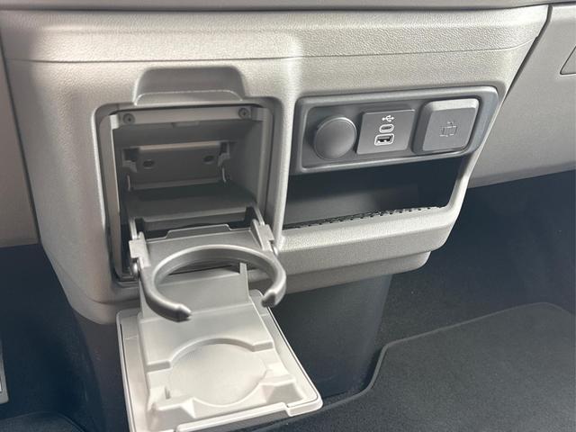 Volkswagen / T7 Caravelle / / / / KR 9-Sitzer+AHK+LED+KAM+PDC+SHZ+ALU+GJR, Beispielbilder, ggf. teilweise mit Sonderausstattung