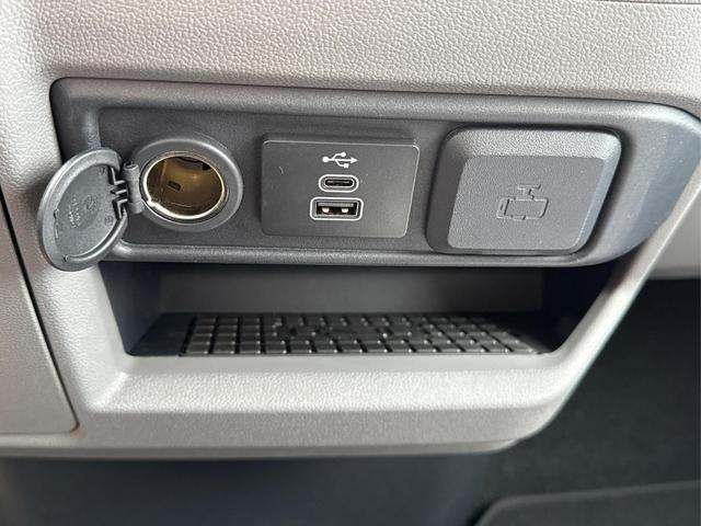Volkswagen / T7 Caravelle / / / / KR 9-Sitzer+AHK+LED+KAM+PDC+SHZ+ALU+GJR, Beispielbilder, ggf. teilweise mit Sonderausstattung
