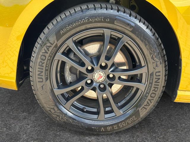 Volkswagen / Golf / Gelb / / / 1.4 TSI Comfortline LED+SHZ+16ALU+Climatronic