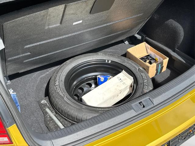 Volkswagen / Golf / Gelb / / / 1.4 TSI Comfortline LED+SHZ+16ALU+Climatronic