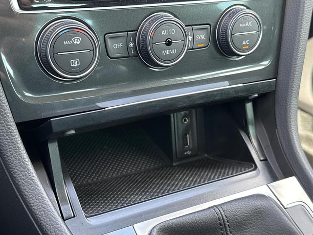 Volkswagen / Golf / Gelb / / / 1.4 TSI Comfortline LED+SHZ+16ALU+Climatronic