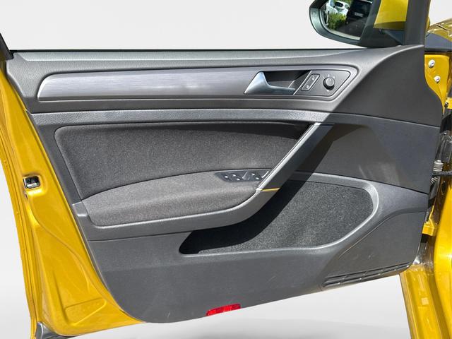 Volkswagen / Golf / Gelb / / / 1.4 TSI Comfortline LED+SHZ+16ALU+Climatronic