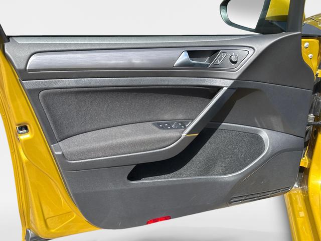 Volkswagen / Golf / Gelb / / / 1.4 TSI Comfortline LED+SHZ+16ALU+Climatronic