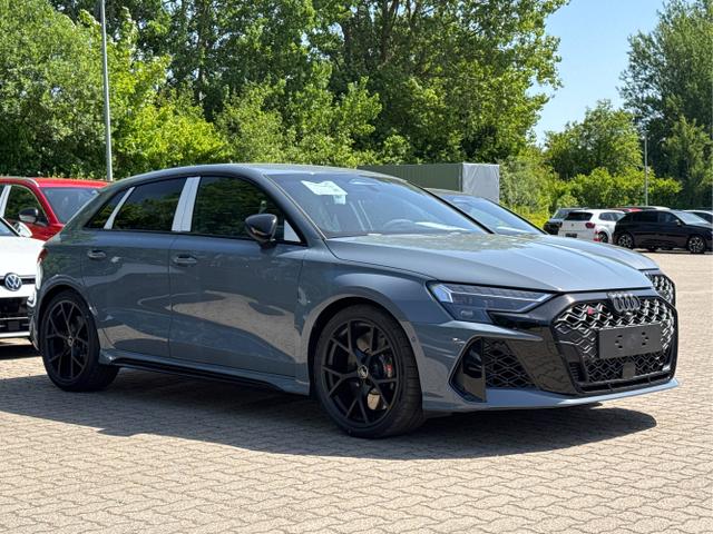 RS3 Sportback - MATRIX+360KAM+SHZ+KLIMA+LED+SOUND+19"ALU+DESIGNPAKET ROT