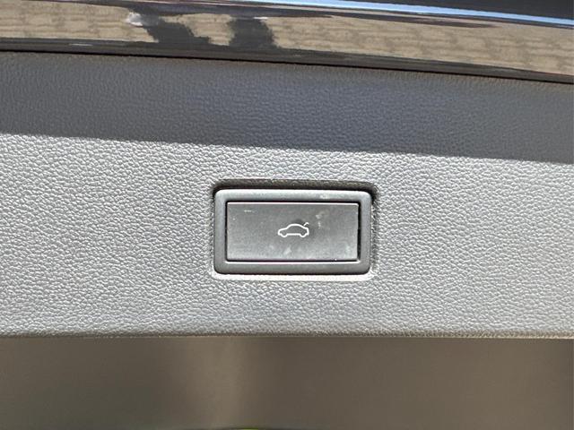 Volkswagen / T-Roc / Grau / / / NAVI+ACC+KAMERA+el.HECKKLAPPE+SHZ
