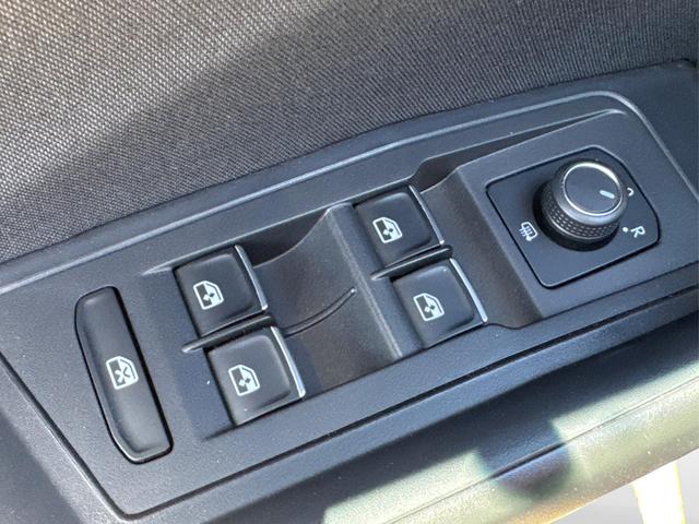 Volkswagen / T-Roc / Grau / / / NAVI+ACC+KAMERA+el.HECKKLAPPE+SHZ