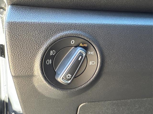 Volkswagen / T-Roc / Grau / / / NAVI+ACC+KAMERA+el.HECKKLAPPE+SHZ