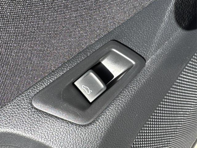Volkswagen / T-Roc / Grau / / / NAVI+ACC+KAMERA+el.HECKKLAPPE+SHZ