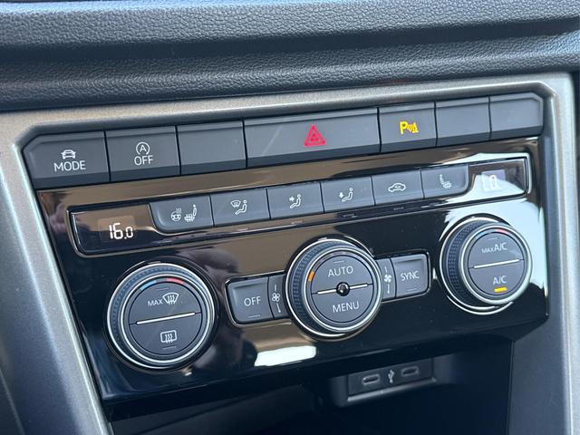 Volkswagen / T-Roc / Grau / / / NAVI+ACC+KAMERA+el.HECKKLAPPE+SHZ