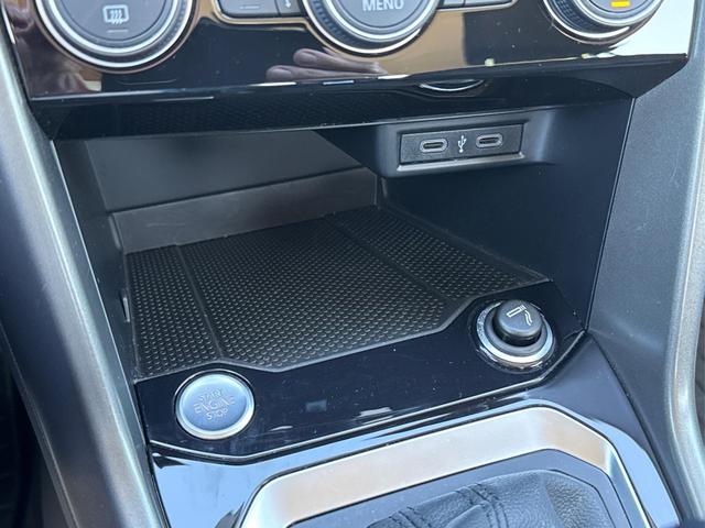 Volkswagen / T-Roc / Grau / / / NAVI+ACC+KAMERA+el.HECKKLAPPE+SHZ