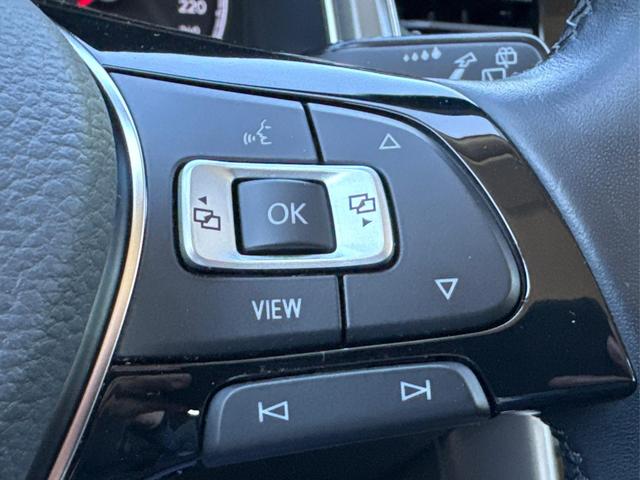 Volkswagen / T-Roc / Grau / / / NAVI+ACC+KAMERA+el.HECKKLAPPE+SHZ