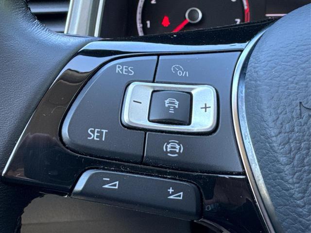 Volkswagen / T-Roc / Grau / / / NAVI+ACC+KAMERA+el.HECKKLAPPE+SHZ