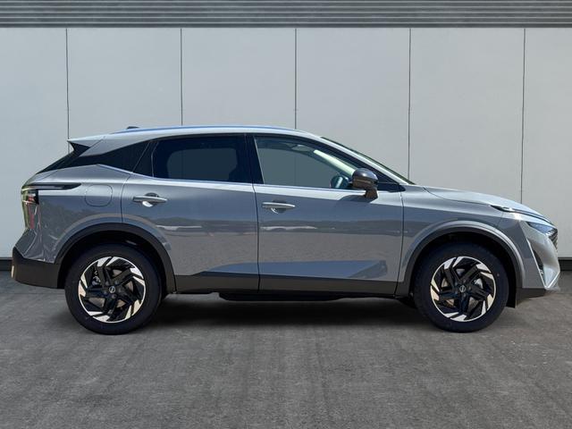 Nissan / Qashqai / Grau / / / EL.HECKKL+HEAD-UP+KAMERA+ACC+PDC+SHZ+LED , Beispielbilder, ggf. teilweise mit Sonderausstattung