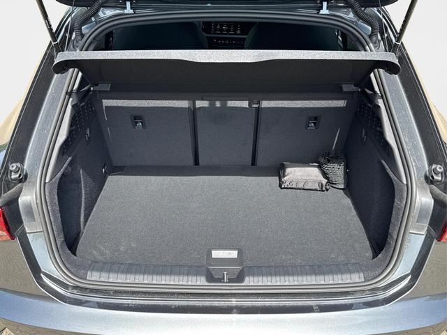 Audi / RS3 Sportback / Grau / / / MATRIX+360KAM+SHZ+KLIMA+LED+SOUND+19ALU+DESIGNPAKET ROT, Beispielbilder