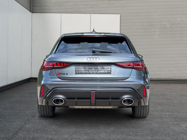 Audi / RS3 Sportback / Grau / / / MATRIX+360KAM+SHZ+KLIMA+LED+SOUND+19ALU+DESIGNPAKET ROT, Beispielbilder, ggf. teilweise mit Sonderausstattung
