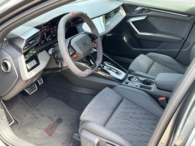 Audi / RS3 Sportback / Grau / / / MATRIX+360KAM+SHZ+KLIMA+LED+SOUND+19ALU+DESIGNPAKET ROT, Beispielbilder